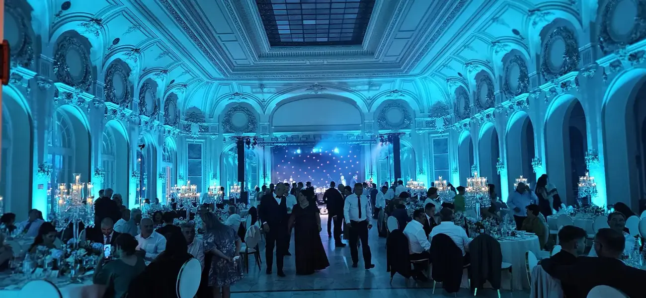 Petrecerea în lumină albastră